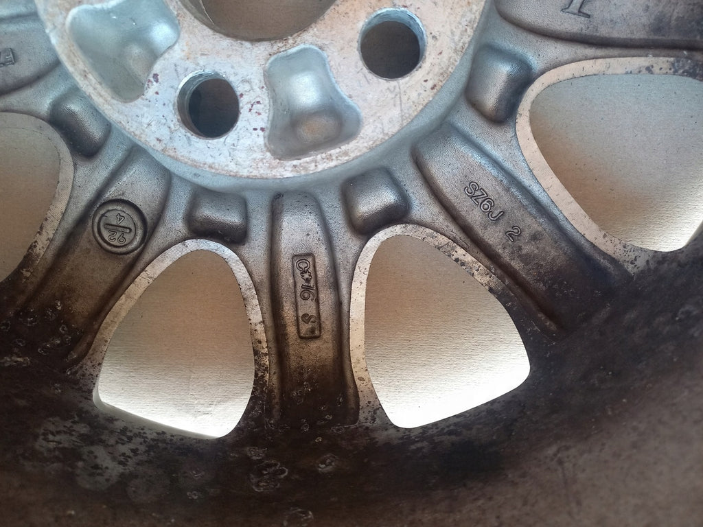 1x Alufelge 15 Zoll 6.0" 5x100 39ET Matt Silber 42611-2B010 Toyota Carina E