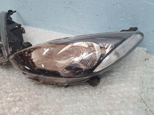 Laden Sie das Bild in den Galerie-Viewer, Frontscheinwerfer Mazda Demio DR61-51030 D651-51040 Ein Satz Headlight