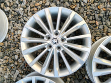 Laden Sie das Bild in den Galerie-Viewer, 4x Alufelge 18 Zoll 7.0" 5x112 43ET Glanz Silber 565601025E Skoda I Rim Wheel FEL9809448297fn