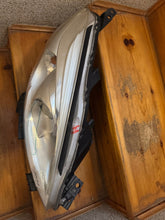 Laden Sie das Bild in den Galerie-Viewer, Frontscheinwerfer Mazda II Xenon Rechts Scheinwerfer Headlight