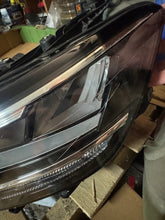 Laden Sie das Bild in den Galerie-Viewer, Frontscheinwerfer VW Passat B8 90172734 Links Scheinwerfer Headlight SCH3432965320xe