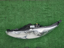 Laden Sie das Bild in den Galerie-Viewer, Frontscheinwerfer Ford Fiesta 8A61-13W030 Links Scheinwerfer Headlight SCH2991640623gl