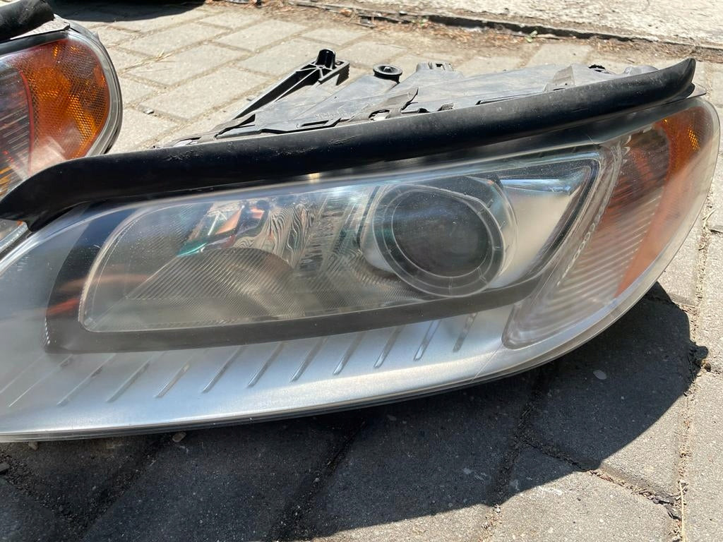 Frontscheinwerfer Volvo Xc70 Ein Stück (Rechts oder Links) Headlight
