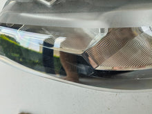 Load image into Gallery viewer, Frontscheinwerfer Skoda Rapid 5JB941015A Xenon Ein Stück (Rechts oder Links) SCH2356116043dz