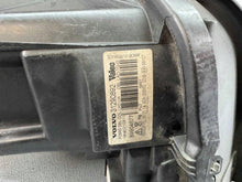 Laden Sie das Bild in den Galerie-Viewer, Frontscheinwerfer Volvo Xc90 103419012197 31290892 Xenon Links Headlight SCH8945461674wq