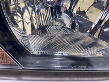 Laden Sie das Bild in den Galerie-Viewer, Frontscheinwerfer Mitsubishi Pajero 10087420 Rechts Scheinwerfer Headlight