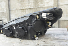 Laden Sie das Bild in den Galerie-Viewer, Frontscheinwerfer Ford Focus MX7B-13E014-CD Rechts Scheinwerfer Headlight