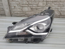 Load image into Gallery viewer, Frontscheinwerfer Toyota Yaris Links Scheinwerfer Headlight