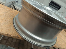 Load image into Gallery viewer, 1x Alufelge 17 Zoll 7.0" 5x114.3 40ET Glanz Silber 403008177DC Renault Kadjar FEL5879948500td
