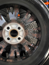 Load image into Gallery viewer, 1x Alufelge 15 Zoll 5.0" 4x100 39ET Glanz Schwarz 426110DJ10 Toyota Aygo FEL5010872398wi