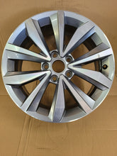 Laden Sie das Bild in den Galerie-Viewer, 1x Alufelge 17 Zoll 7.0" 5x112 45ET 2GA601025P VW T-Roc I Rim Wheel FEL5804595318sc