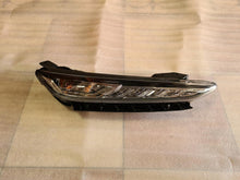 Load image into Gallery viewer, Frontscheinwerfer Hyundai Kona 92208J9000 Rechts Scheinwerfer Headlight SCH4776956539tu