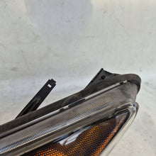 Laden Sie das Bild in den Galerie-Viewer, Frontscheinwerfer Mazda 3 BDG7-51040 Xenon Links Scheinwerfer Headlight SCH4754688203eh