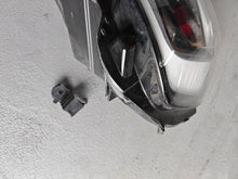 Laden Sie das Bild in den Galerie-Viewer, Frontscheinwerfer Renault Master I 260607867R LED Ein Stück (Rechts oder Links) SCH9697194305jx