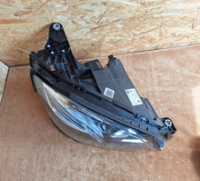 Laden Sie das Bild in den Galerie-Viewer, Frontscheinwerfer Mercedes-Benz W213 A2139061804 LED Rechts Headlight SCH7972735001vk