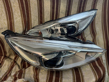 Laden Sie das Bild in den Galerie-Viewer, Frontscheinwerfer Ford Focus F1EB13D154-AD Ein Stück (Rechts oder Links) SCH2063881223gw