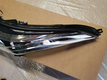 Laden Sie das Bild in den Galerie-Viewer, Frontscheinwerfer Toyota Chr C-Hr 81170-F4031 LED Links Scheinwerfer Headlight SCH1618332850ag