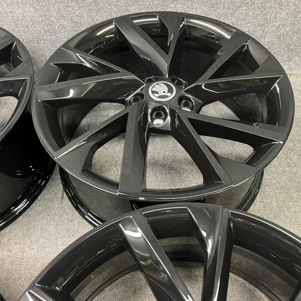 4x Alufelge 19 Zoll 8.0" 5x112 44ET Glanz Schwarz 3V0601025AP Mg Superb FEL6694470265rg