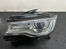 Laden Sie das Bild in den Galerie-Viewer, Frontscheinwerfer Jeep Grand Cherokee I M167608 Xenon Links Headlight SCH1506549772oq