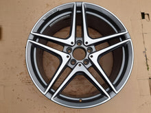 Laden Sie das Bild in den Galerie-Viewer, 1x Alufelge 19 Zoll 8.0&quot; 5x112 40ET A1774012000 Mercedes-Benz Coupe Rim Wheel