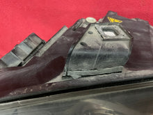 Laden Sie das Bild in den Galerie-Viewer, Frontscheinwerfer Audi A4 B7 8E0941003A Xenon Links Scheinwerfer Headlight