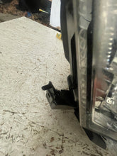 Load image into Gallery viewer, Frontscheinwerfer Mitsubishi Pajero IV 8301B330 Rechts Scheinwerfer Headlight SCH7554509792dq