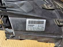 Laden Sie das Bild in den Galerie-Viewer, Frontscheinwerfer Volvo S60 V70 31353532 Links Scheinwerfer Headlight