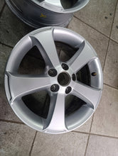 Laden Sie das Bild in den Galerie-Viewer, 1x Alufelge 15 Zoll 6.0&quot; 5x100 40ET Glanz Silber 6R0071495A VW Polo Rim Wheel