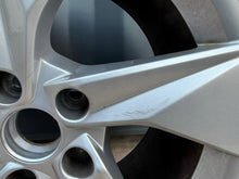 Laden Sie das Bild in den Galerie-Viewer, 1x Alufelge 17 Zoll 8.0" 5x112 46ET Glanz Silber 8Y0601025A Audi Rim Wheel FEL4292725189sl