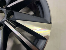 Laden Sie das Bild in den Galerie-Viewer, 1x Alufelge 17 Zoll 7.0&quot; 5x112 45ET Glanz Graphit 57A601025AA Mg Karoq Rim Wheel