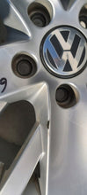 Load image into Gallery viewer, 1x Alufelge 16 Zoll 6.5" 5x112 50ET Glanz Silber 5C0601025AE VW New Beetle Jetta FEL7722260649qa