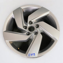 Laden Sie das Bild in den Galerie-Viewer, 1x Alufelge 17 Zoll 7.5&quot; 5x112 51ET 5H0601025E VW Golf Viii Rim Wheel