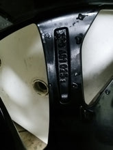 Load image into Gallery viewer, 1x Alufelge 18 Zoll 8.0" 5x112 44ET Glanz 3V0601025AP Mg Superb I Rim Wheel FEL6048804937bi