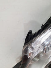 Laden Sie das Bild in den Galerie-Viewer, Frontscheinwerfer Peugeot 2008 I 90015175 9677810180 Rechts oder Links