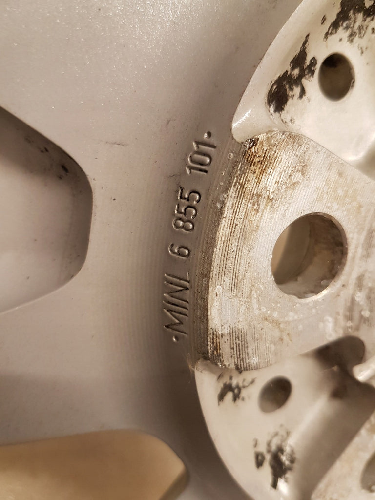 1x Alufelge 15 Zoll 5.5" 5x112 46ET Glanz Silber 6855101 Mini F57 F56 F55