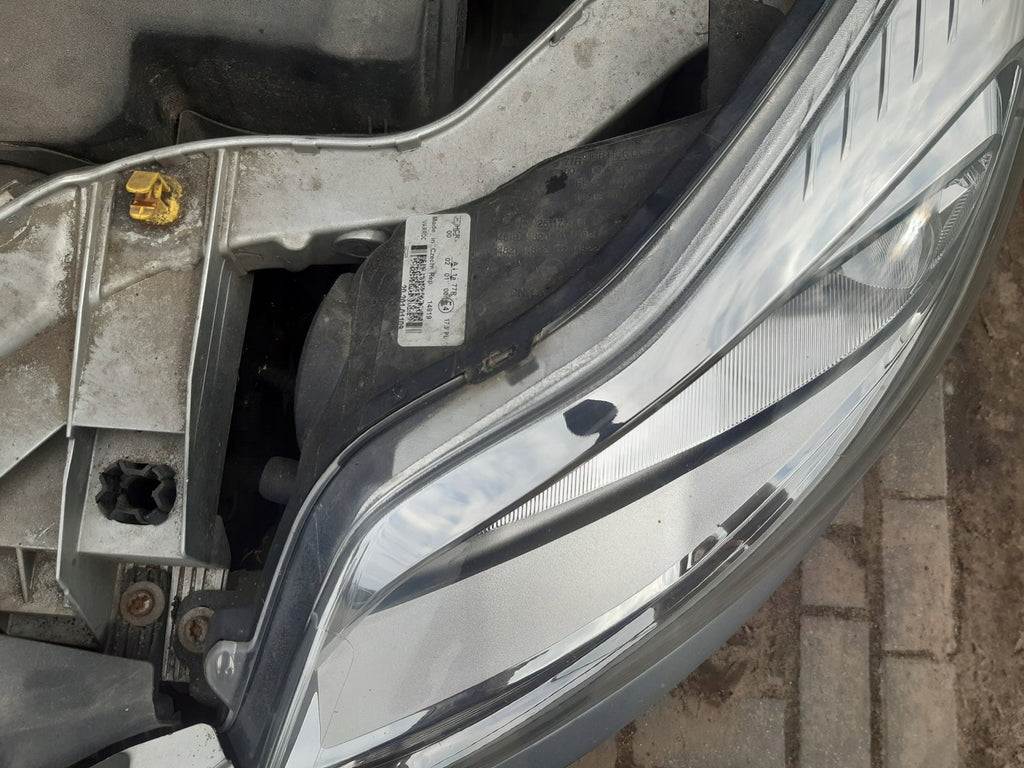 Frontscheinwerfer Ford Focus Ein Stück (Rechts oder Links) Headlight