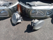 Laden Sie das Bild in den Galerie-Viewer, Frontscheinwerfer Volvo I 2416107 2416124 Ein Satz Scheinwerfer Headlight SCH2762530713mk
