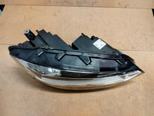 Laden Sie das Bild in den Galerie-Viewer, Frontscheinwerfer VW Touran 5TB941036B LED Rechts Scheinwerfer Headlight
