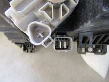 Laden Sie das Bild in den Galerie-Viewer, Frontscheinwerfer Mazda II BBM551030 Xenon Rechts Scheinwerfer Headlight