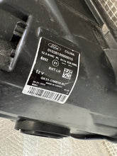 Laden Sie das Bild in den Galerie-Viewer, Frontscheinwerfer Ford Transit GK31-13W030-BC Links Scheinwerfer Headlight