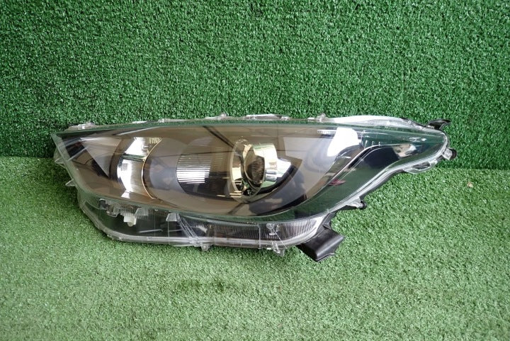 Frontscheinwerfer Toyota Yaris Links Scheinwerfer Headlight SCH3890112194qm