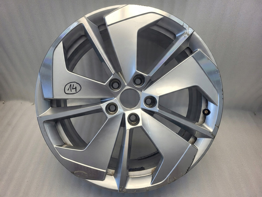 1x Alufelge 18 Zoll 7.5" 5x112 48ET Glanz Silber 5E3601025 Skoda Octavia 5e3 Iv