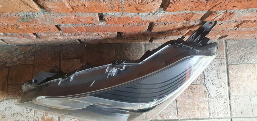 Frontscheinwerfer Toyota Yaris Links Scheinwerfer Headlight