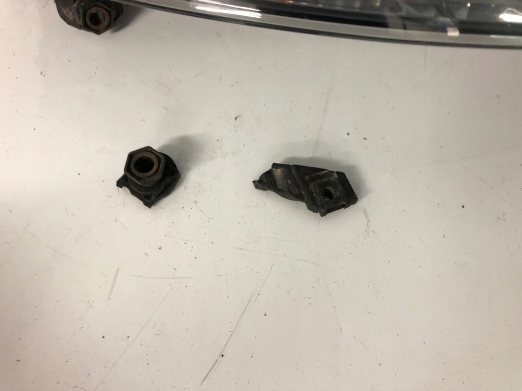 Frontscheinwerfer VW Jetta 1K6941032 Xenon Ein Stück (Rechts oder Links)