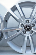 Laden Sie das Bild in den Galerie-Viewer, 4x Alufelge 18 Zoll 8.0" 5x112 45ET Glanz Silber A2074011102 Mercedes-Benz FEL5671104675va