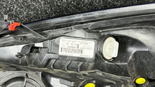 Laden Sie das Bild in den Galerie-Viewer, Frontscheinwerfer Opel Meriva B 13253636 Rechts Scheinwerfer Headlight SCH3036237555kn