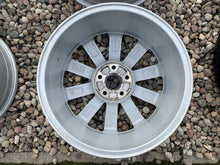 Load image into Gallery viewer, 1x Alufelge 17 Zoll 6.5&quot; 5x112 52ET Glanz Silber 5TA601025 VW Touran Rim Wheel