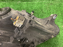 Laden Sie das Bild in den Galerie-Viewer, Frontscheinwerfer Mercedes-Benz W251 A2518203561 Bi-Xenon Links Headlight SCH7026728530ua