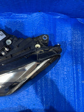 Laden Sie das Bild in den Galerie-Viewer, Frontscheinwerfer BMW 2 5A19351-04 5442247 Links Scheinwerfer Headlight