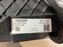Laden Sie das Bild in den Galerie-Viewer, Frontscheinwerfer Volvo V40 31677022 Links Scheinwerfer Headlight SCH3788137417fv